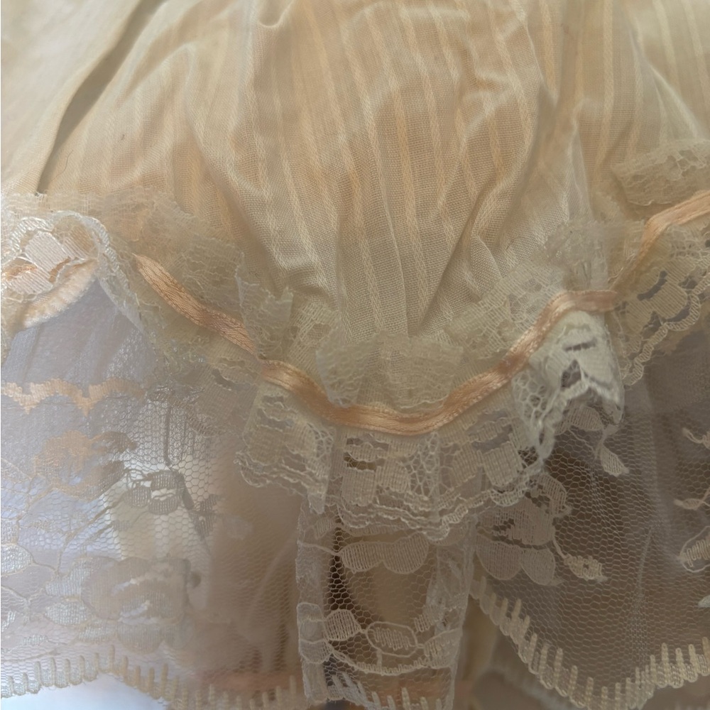 Elegant White Lace Porcelain Doll - Picture 6 of 8